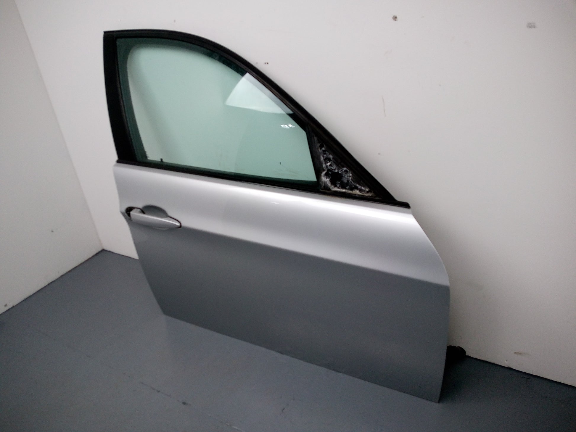 Bmw 3 Series E90 E91 320d Lci Drivers Side Front Door Silver 354/7 2005-2011 - photo 3