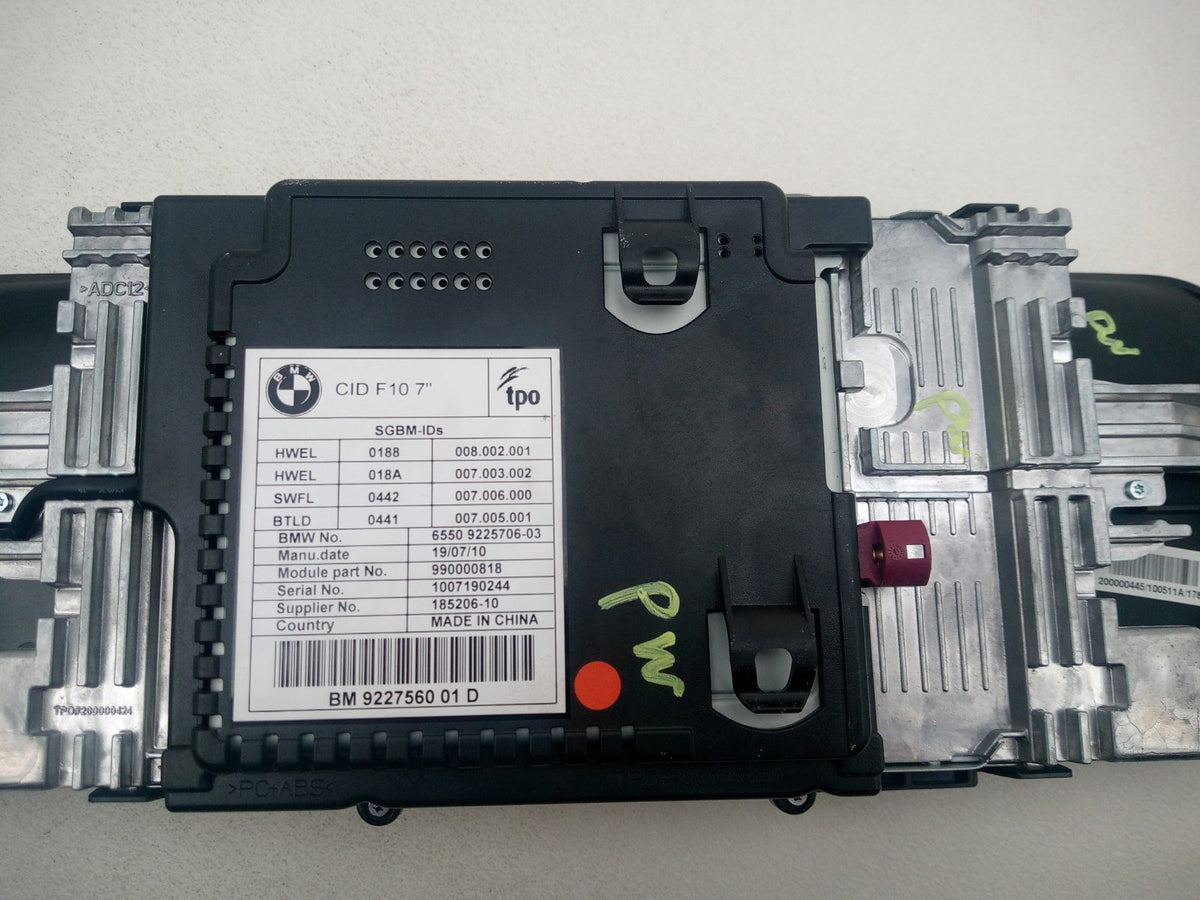 Radio - DAB/CD Player, Display screen + Facia  8
