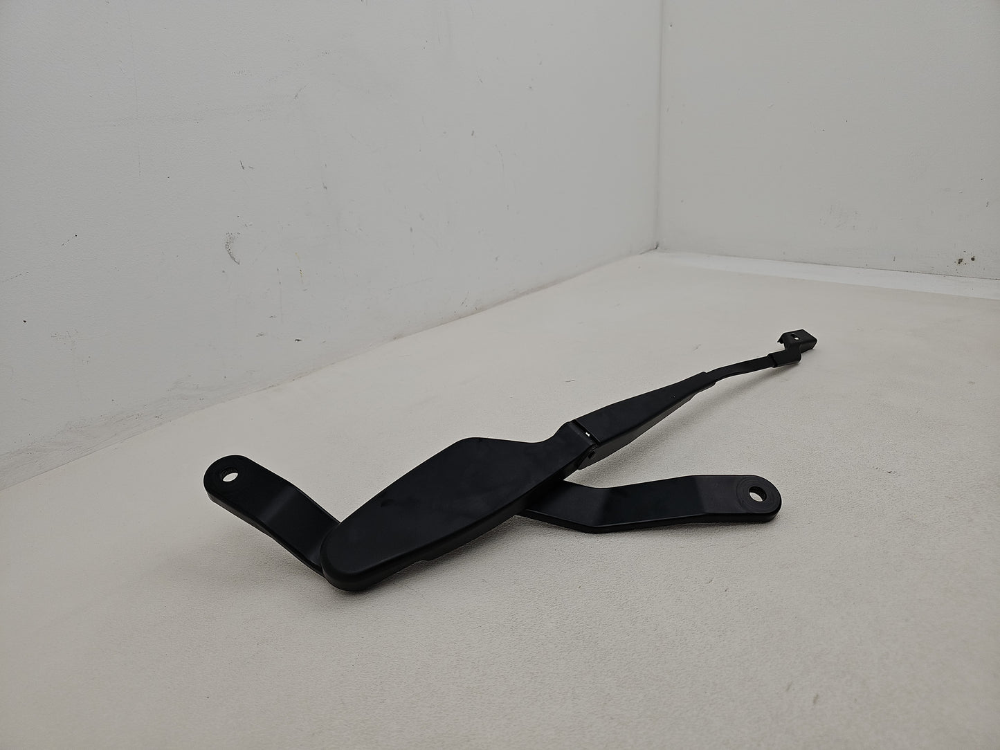 Wiper Front Arm LH 3