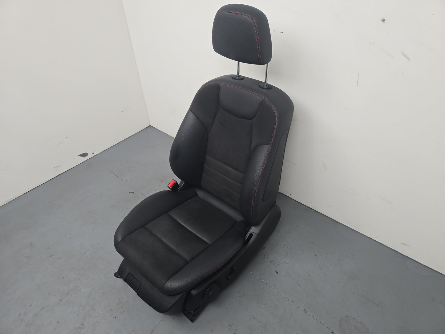 Mercedes-Benz C250 Amg Seat Front Lh Left Black With Red Stiching 2007-2014 - photo 3