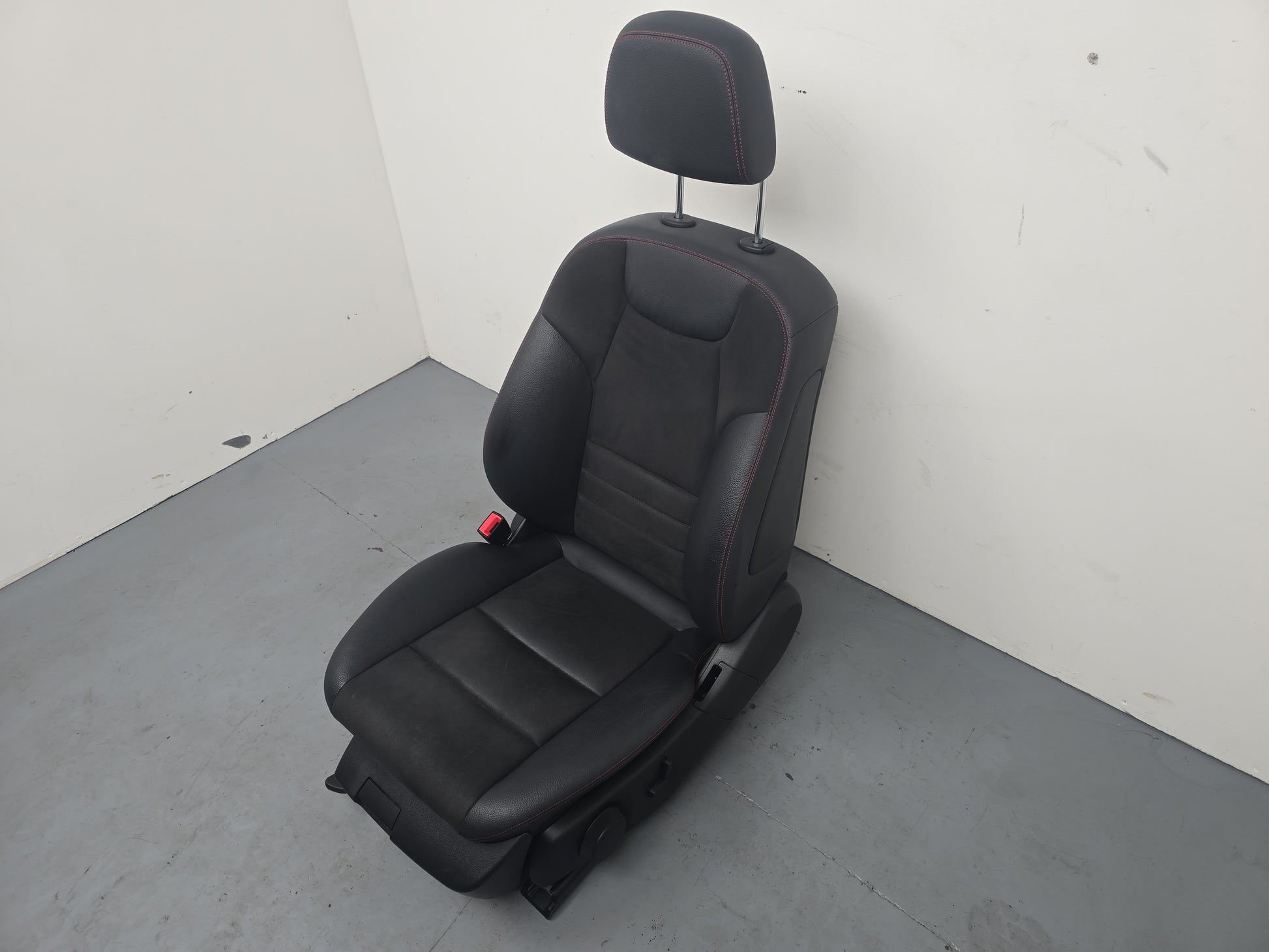 Mercedes-Benz C250 Amg Seat Front Lh Left Black With Red Stiching 2007-2014 - photo 3