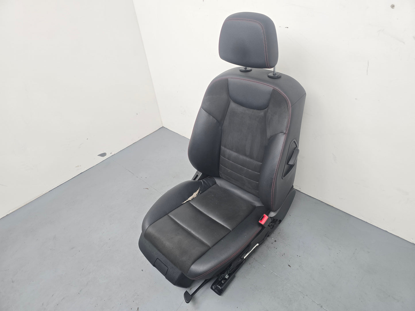 Mercedes-Benz C250 Amg Seat Front Rh Right Black With Red Stiching 2007-2014 - photo 3