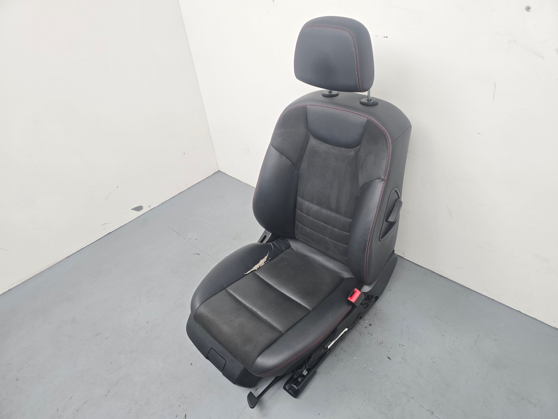 Mercedes-Benz C250 Amg Seat Front Rh Right Black With Red Stiching 2007-2014 - photo 3