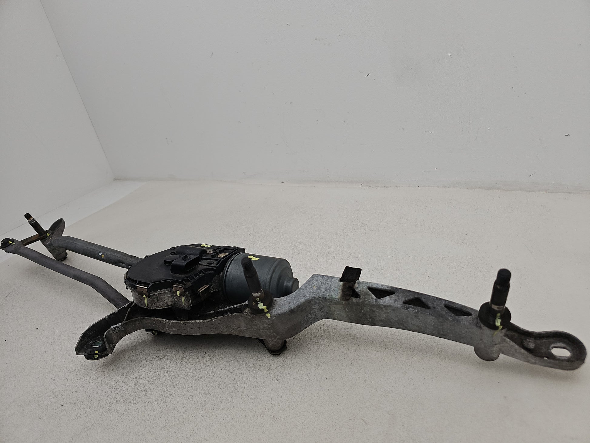 Front Wiper Motor & Mechanism / Linkage 3