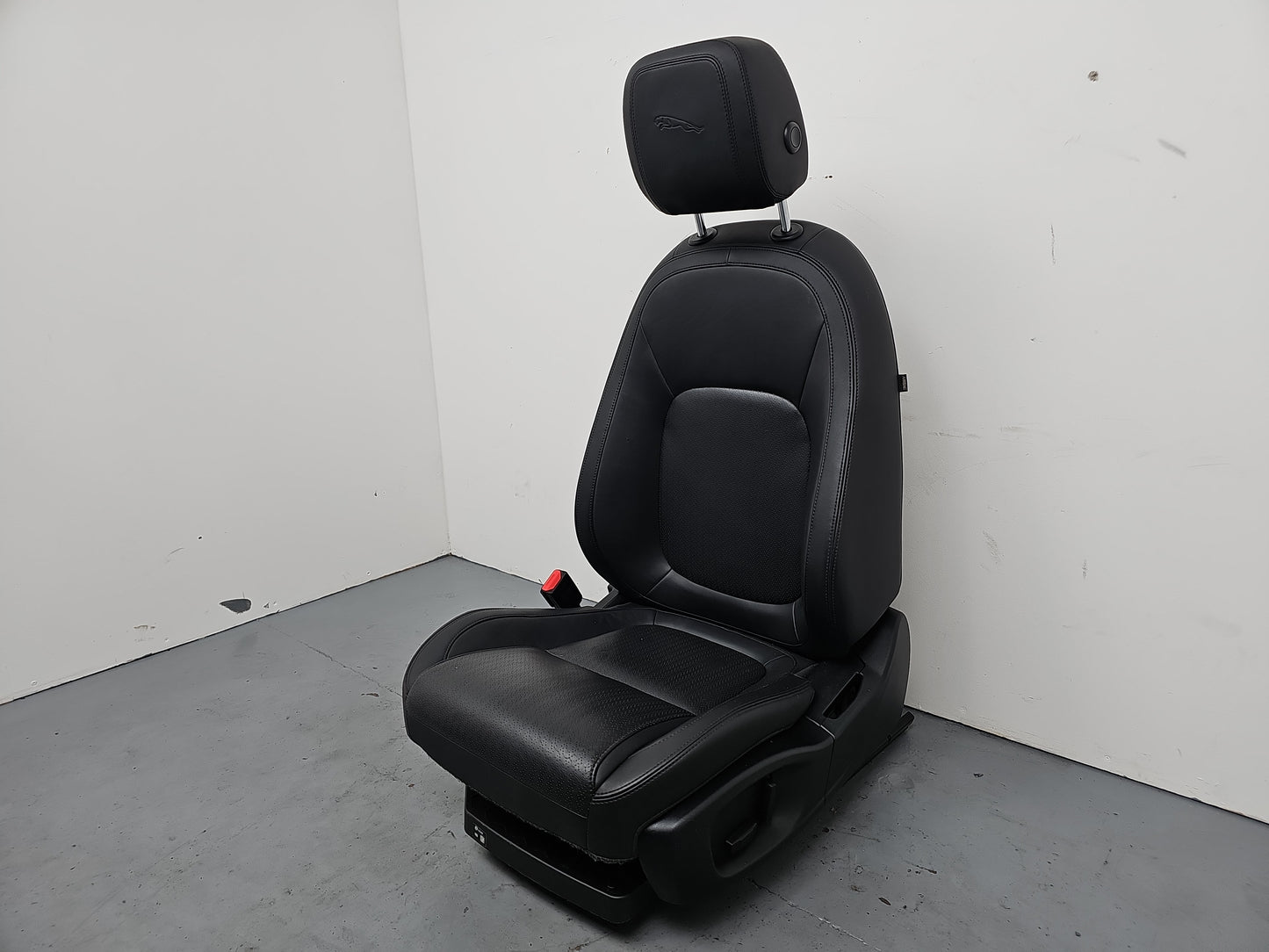 2015 Jaguar Xe Portfolio D Auto Seat Front Lh - photo 3