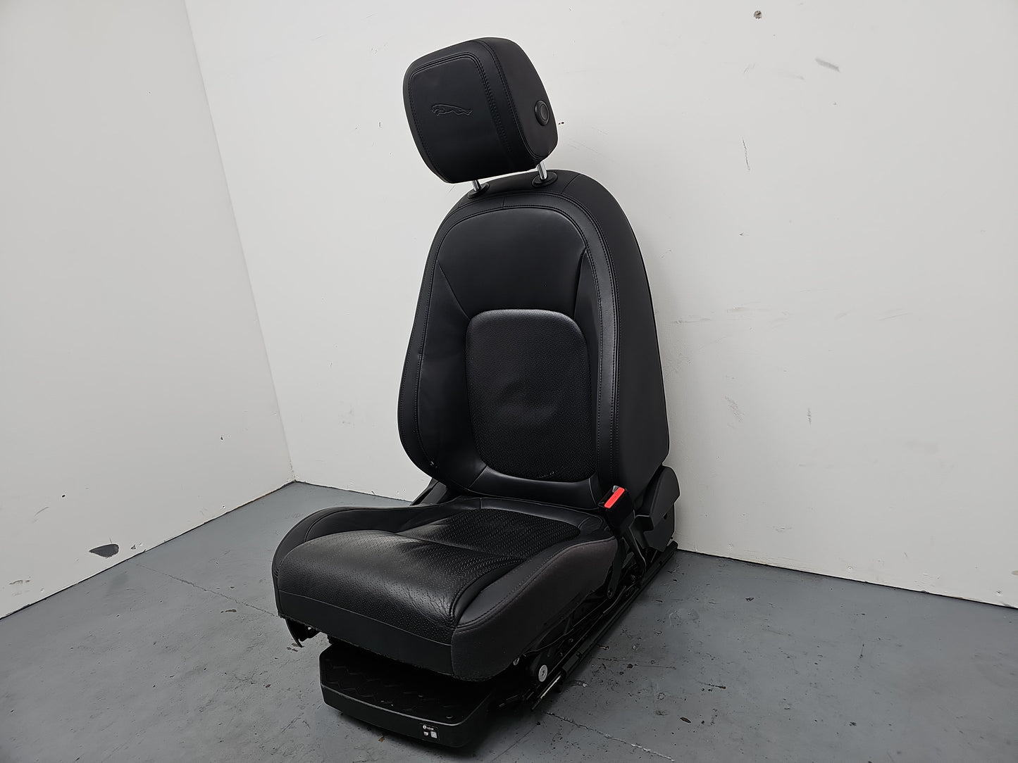 2015 Jaguar Xe Portfolio D Auto Seat Front Rh - photo 3