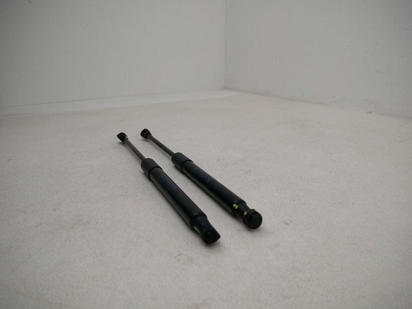 Tailgate Lift Handle 3
