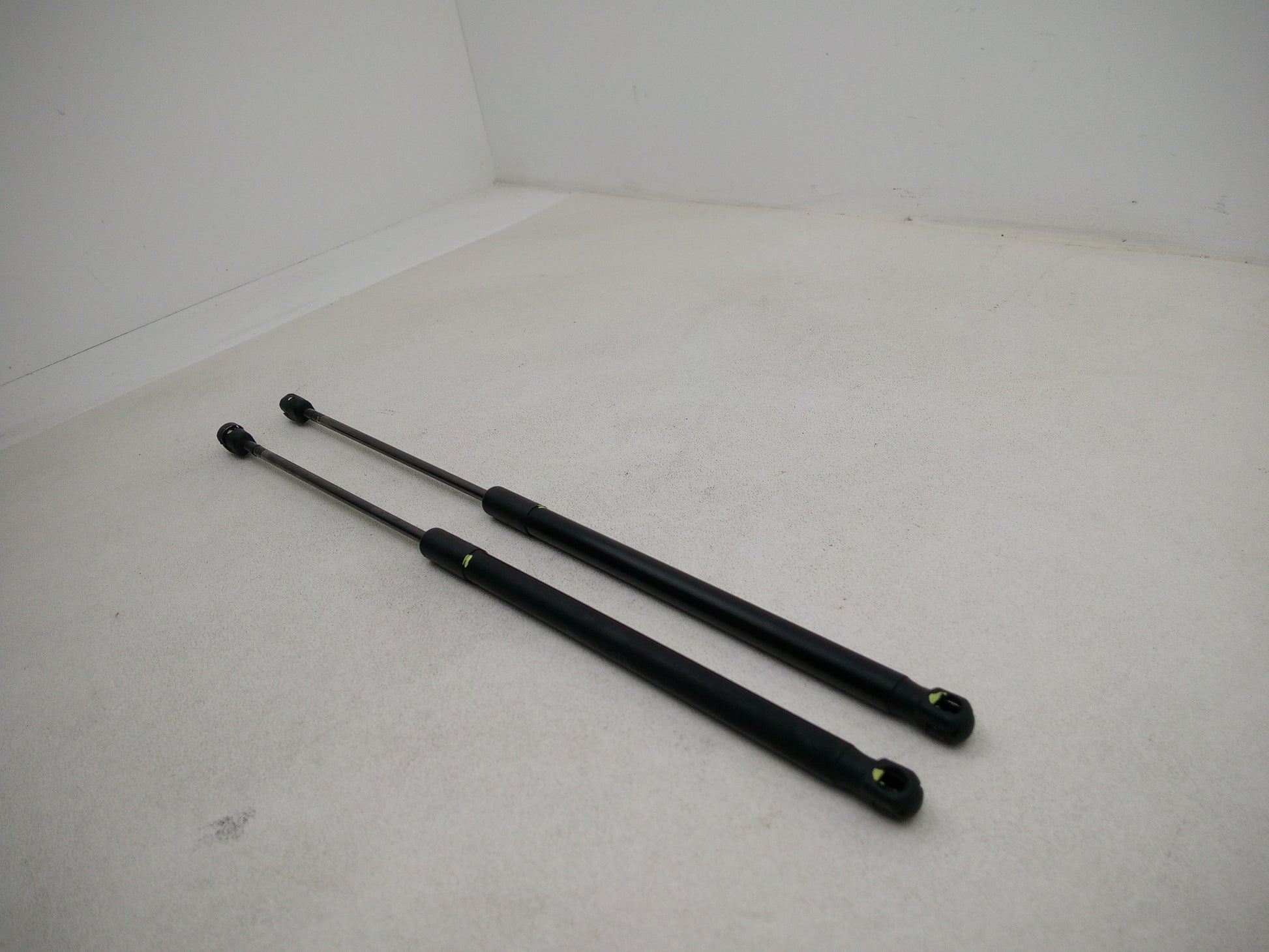 Tailgate Lift Handle 3