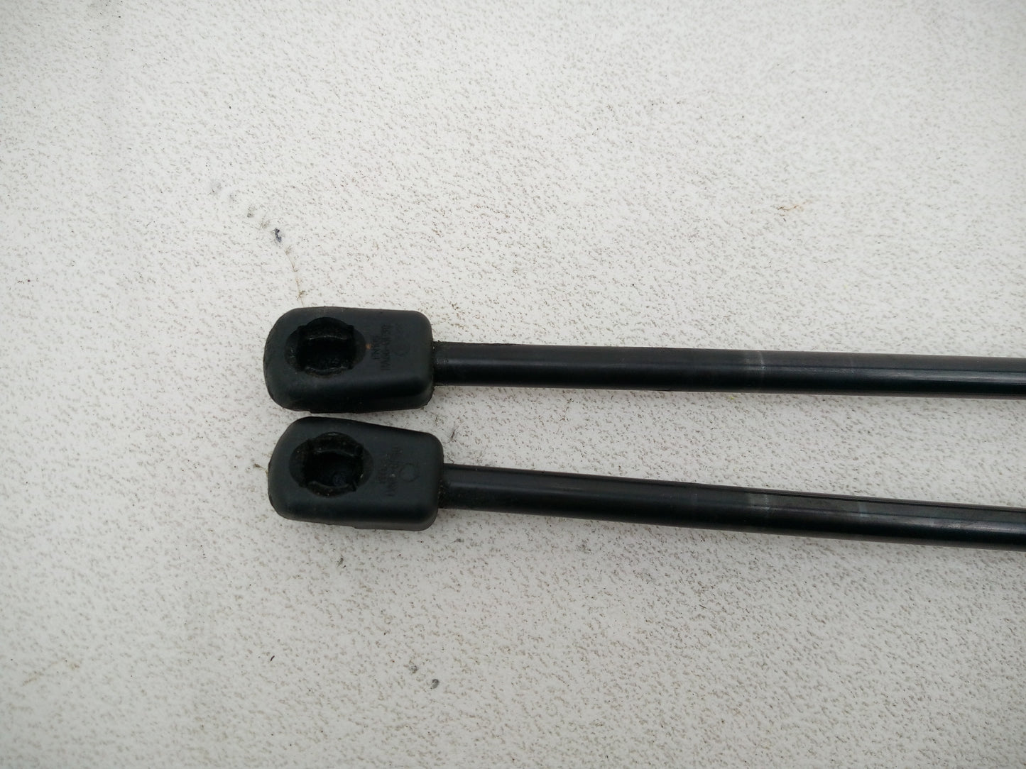 Tailgate Lift Handle 3