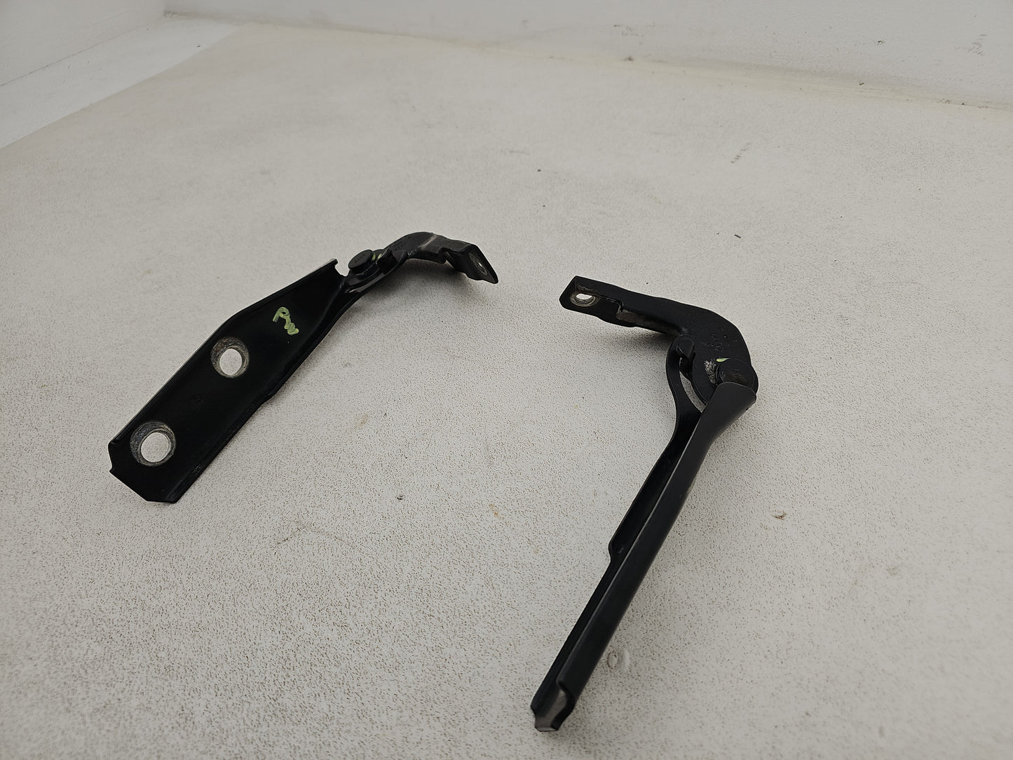 Bonnet Hinges 3