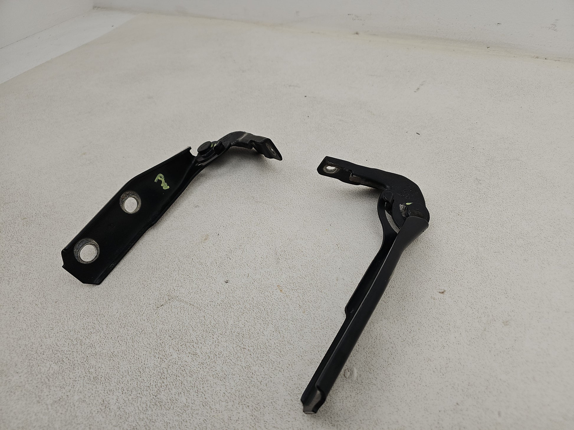 Bonnet Hinges 3