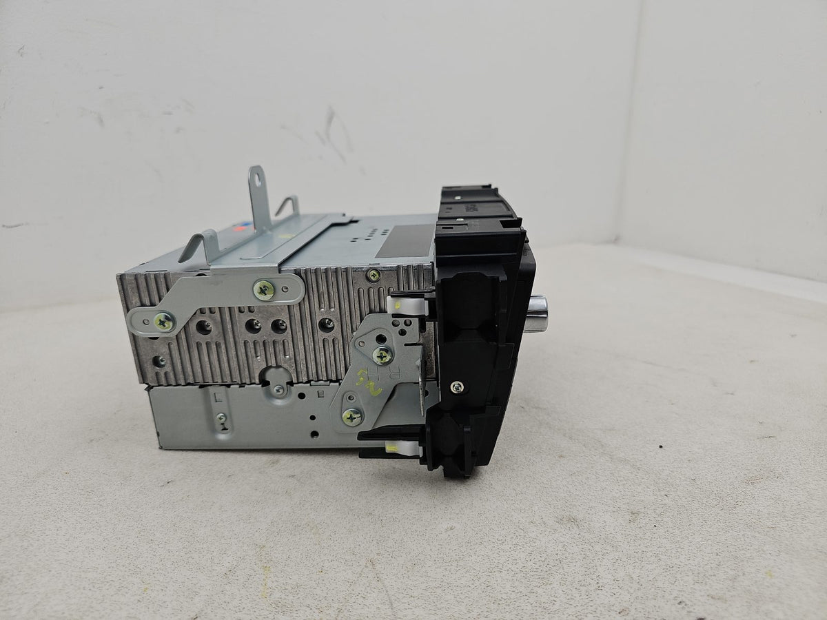Radio - DAB/CD Player, Display screen + Facia  3