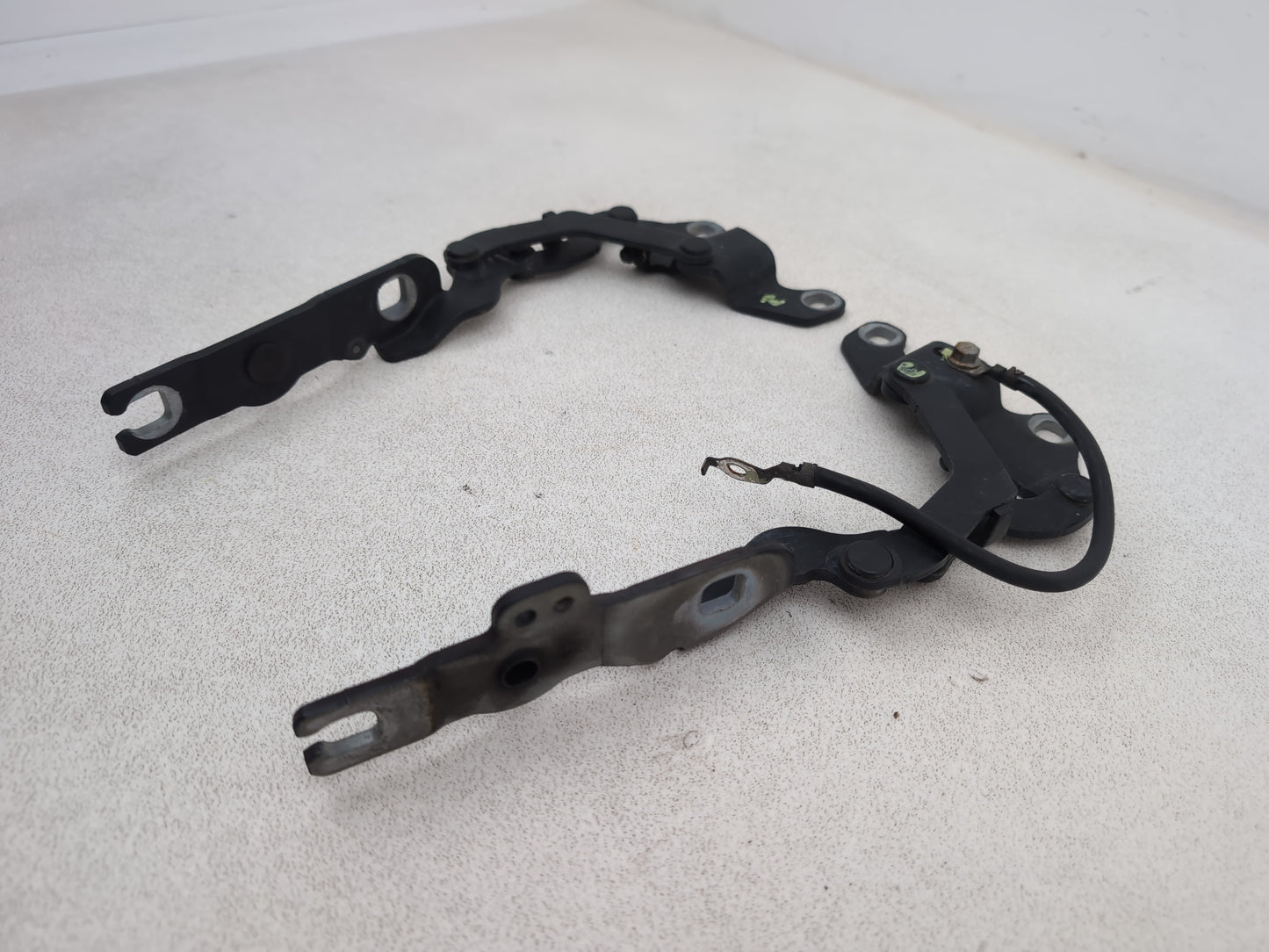 Bonnet Hinges 3