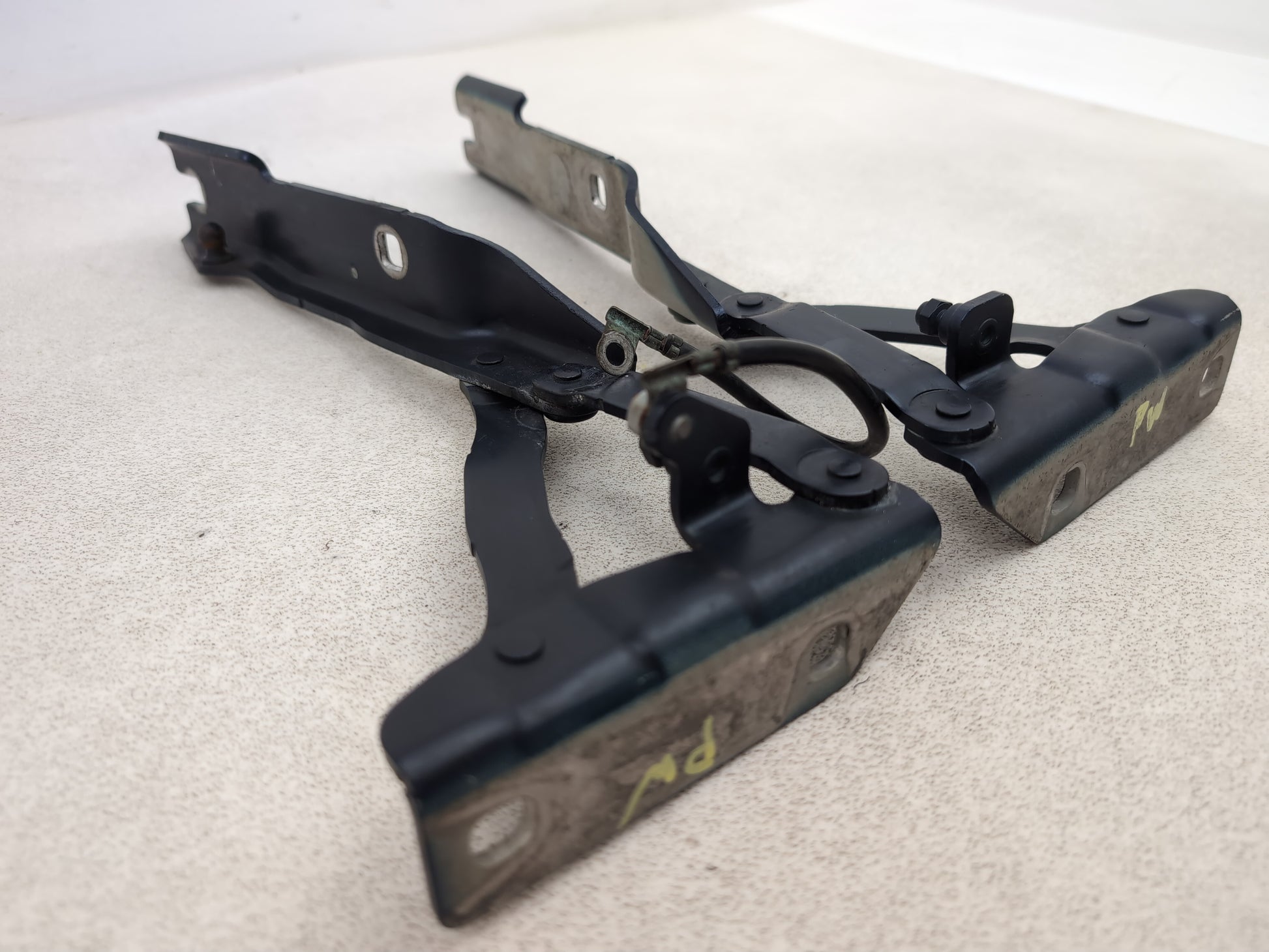 Bonnet Hinges 3