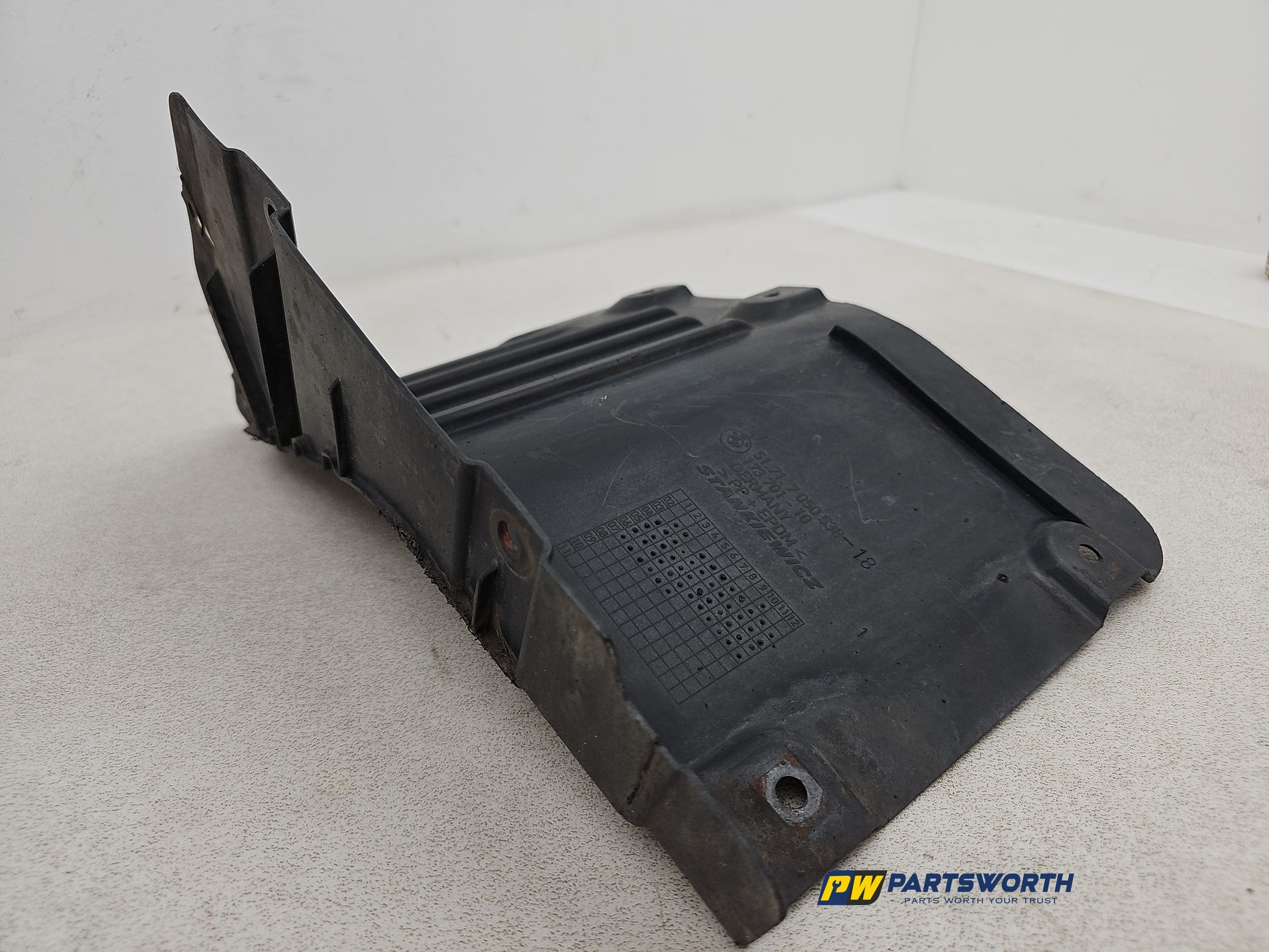 Moulding Wheel Arch Front RH 3