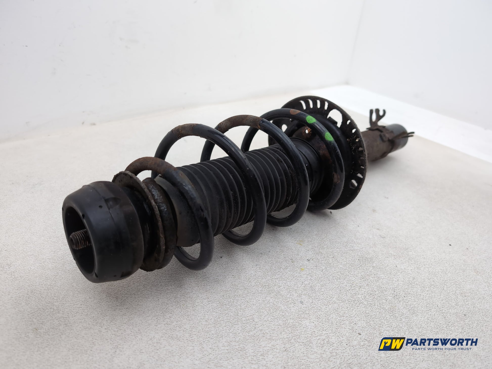 FRONT RIGHT SUSPENSION LEG STRUT HUB 3