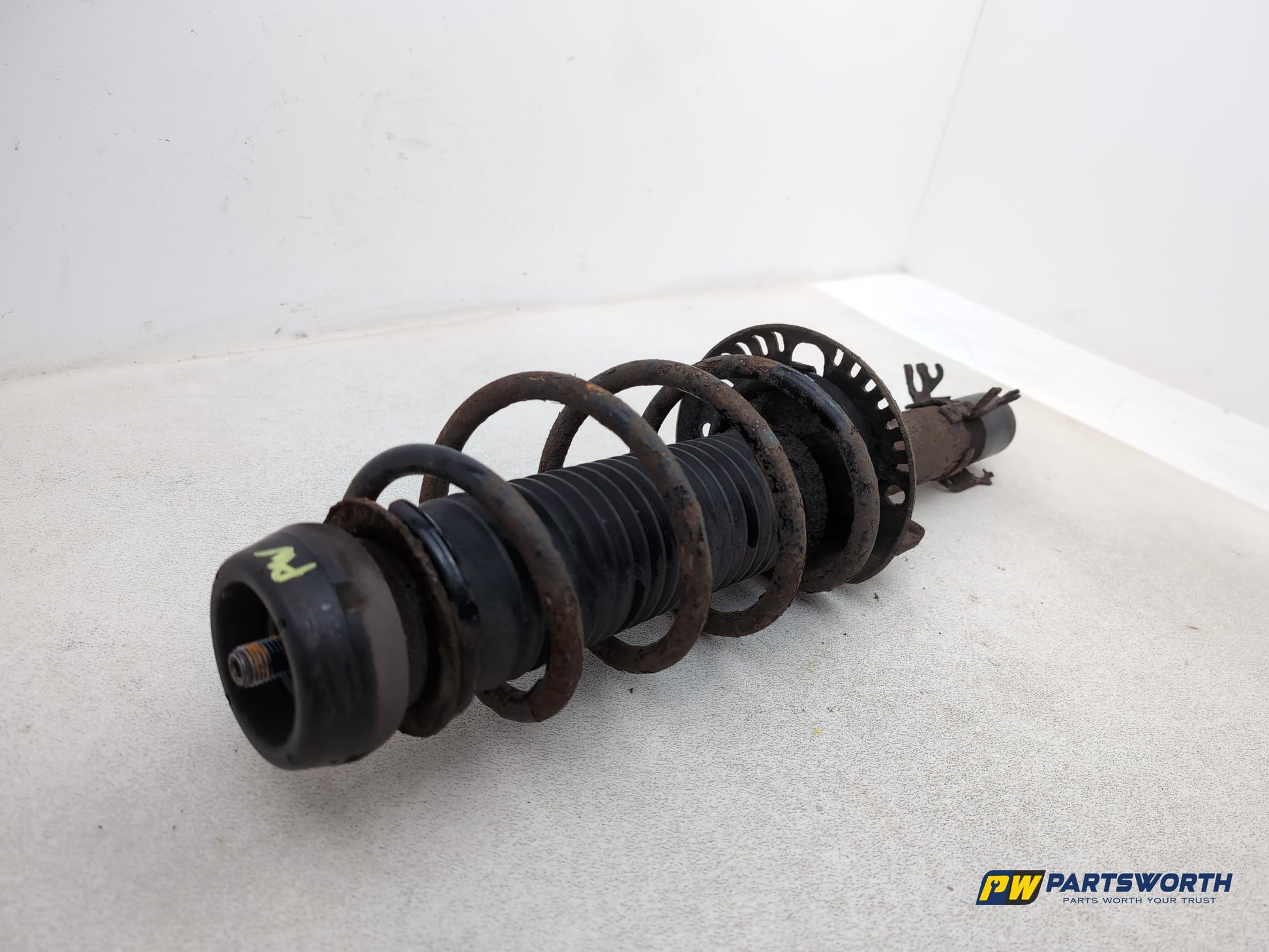FRONT LEFT SUSPENSION LEG STRUT HUB 3