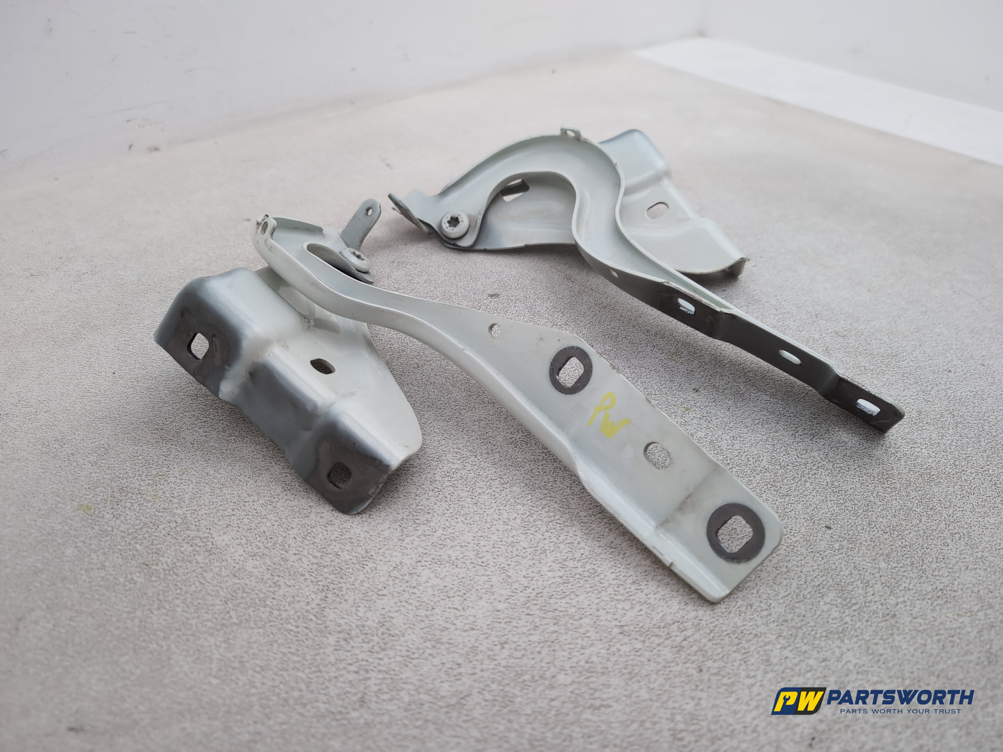 Bonnet Hinges 3