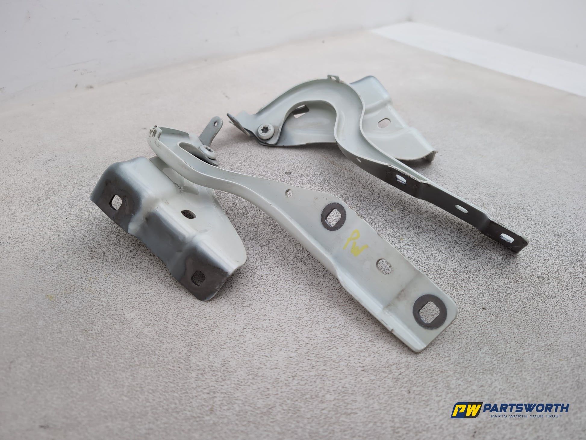 Bonnet Hinges 3