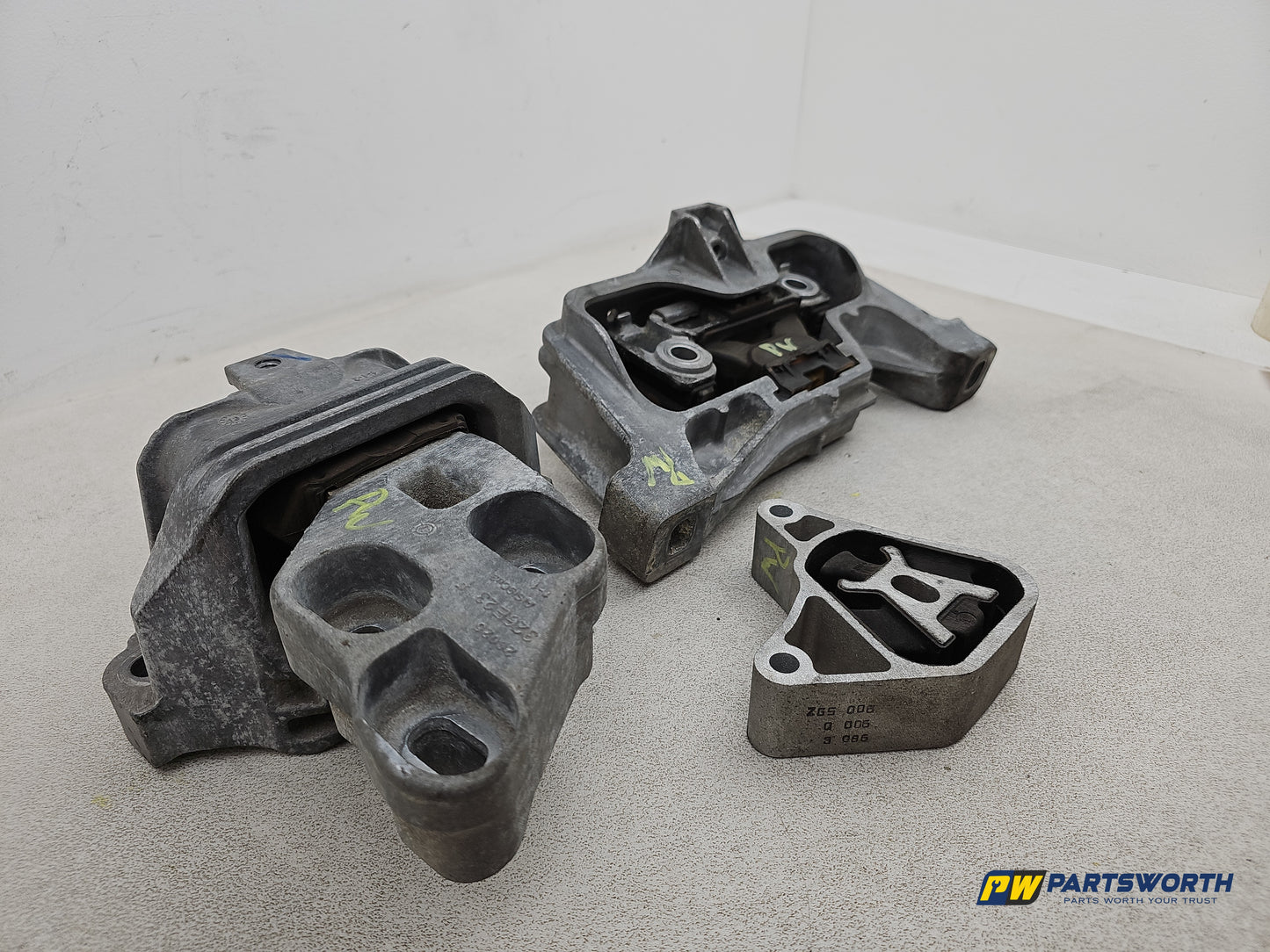 Set Of Engine Mounts LH + RH 3