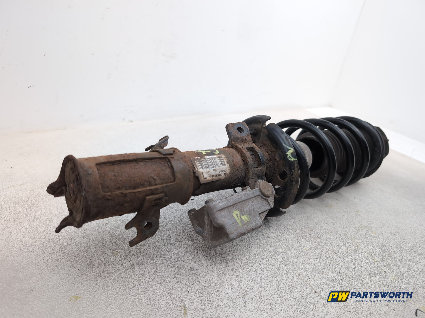 FRONT LEFT SUSPENSION LEG STRUT HUB 3