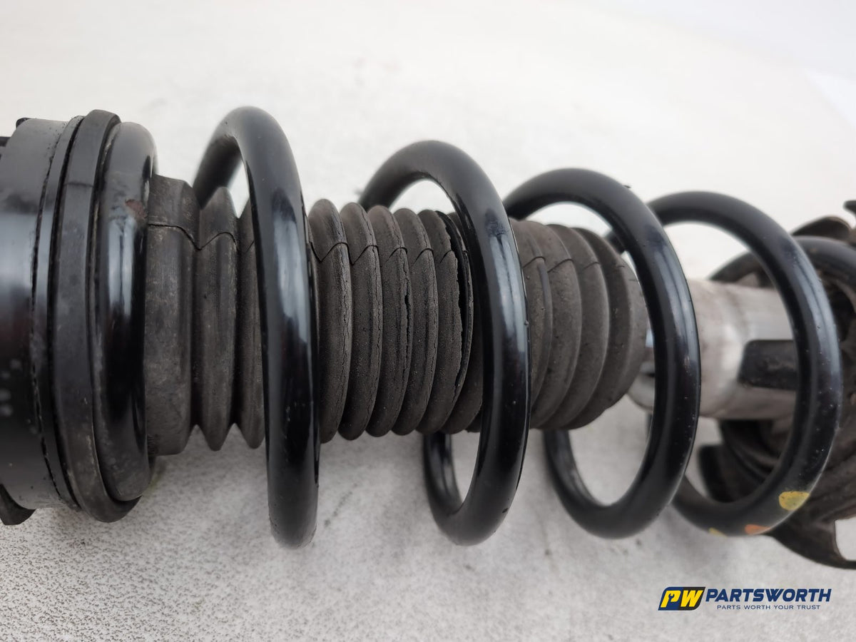 FRONT LEFT SUSPENSION LEG STRUT HUB 8
