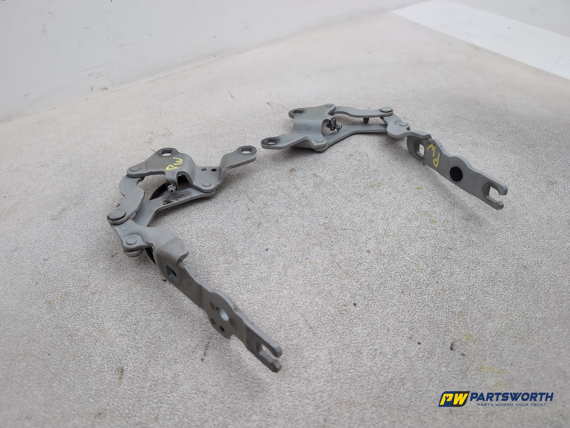 Bonnet Hinges 3