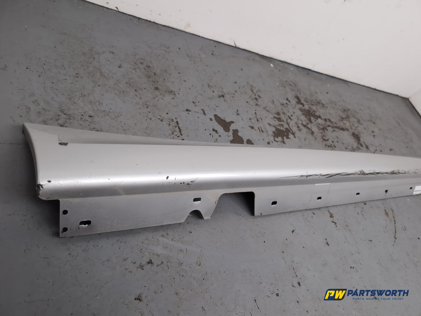 Side Skirt RH 3