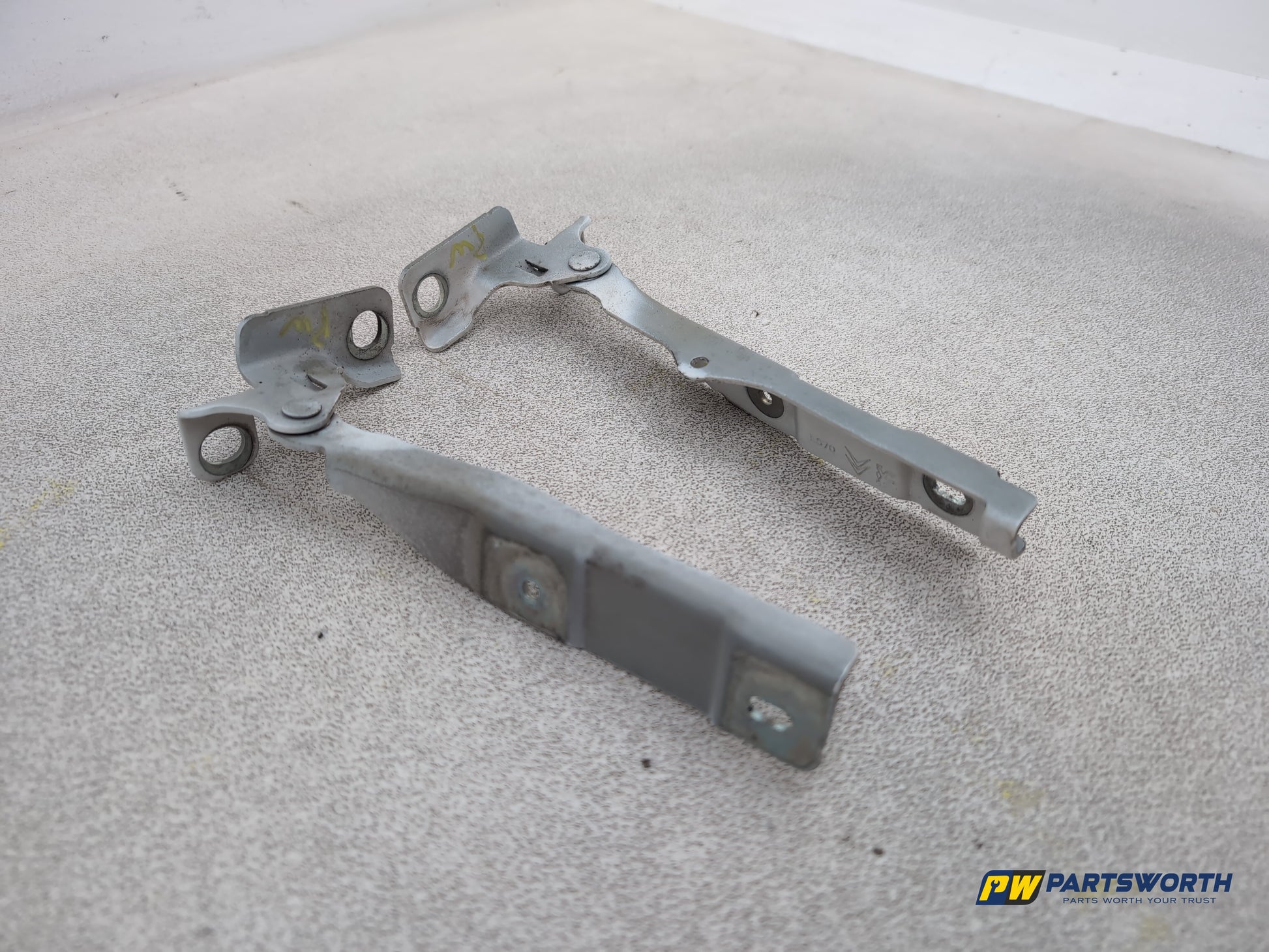 Bonnet Hinges 3