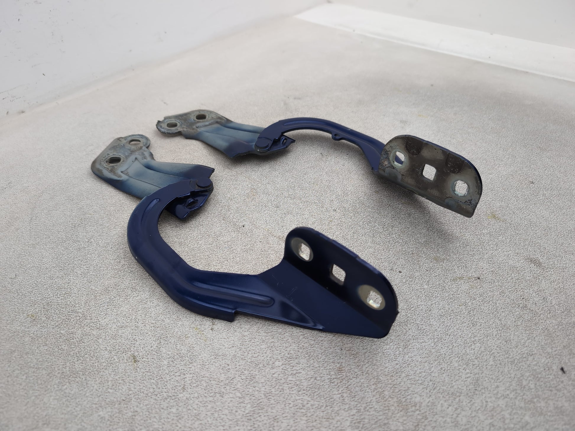Bonnet Hinges 3