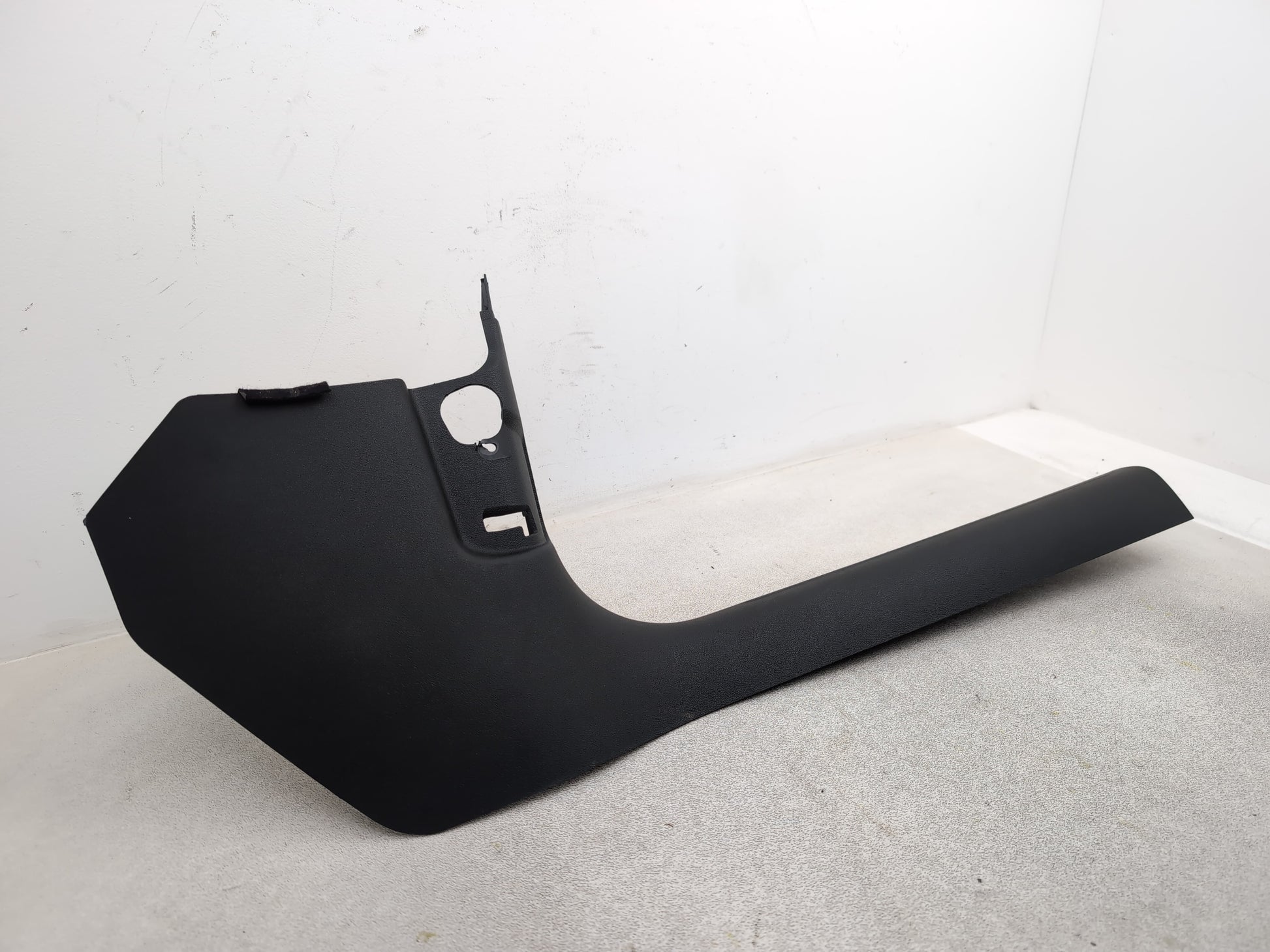RH A Pillar Trim  3