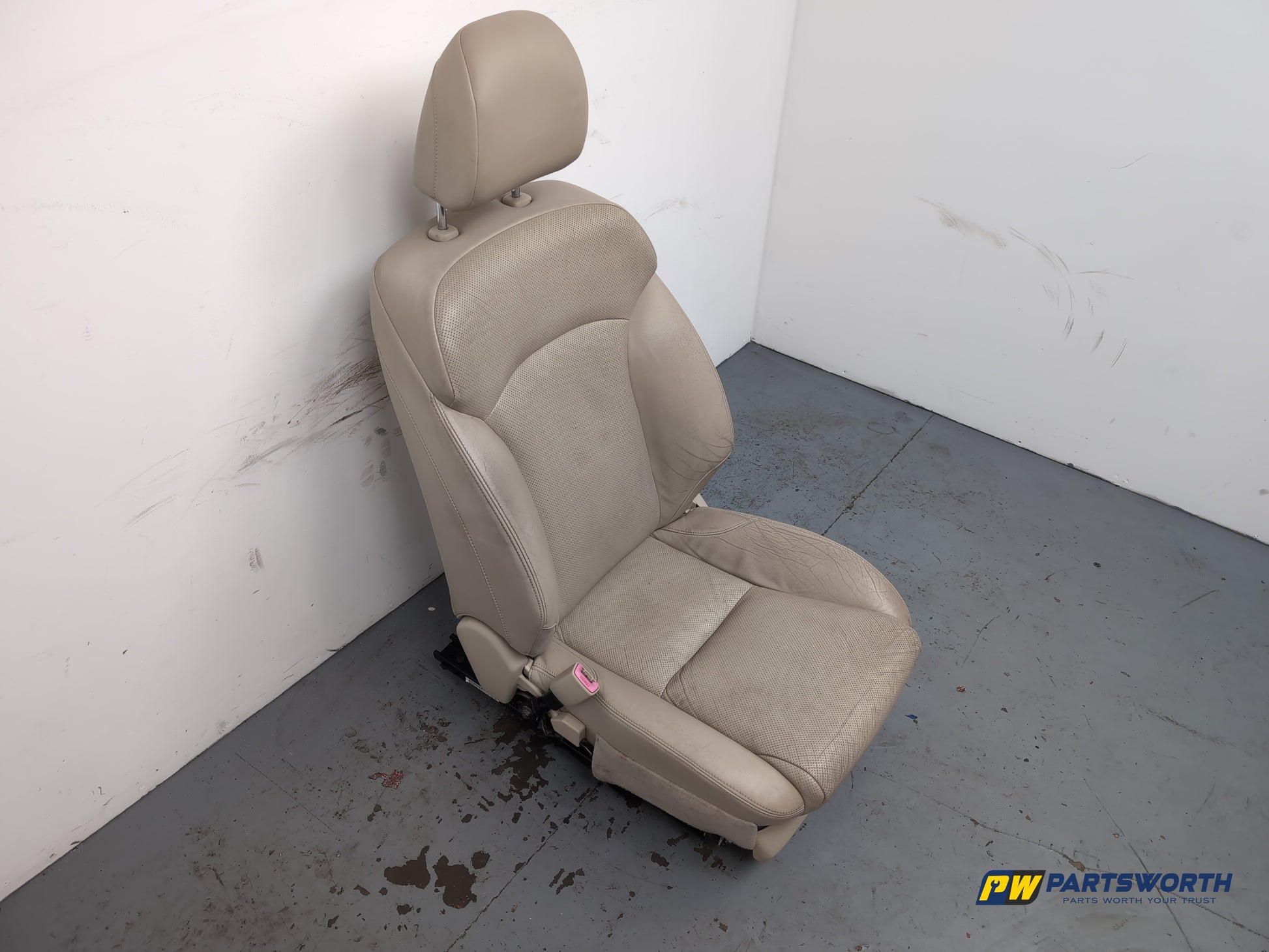 Seat Front RH 3