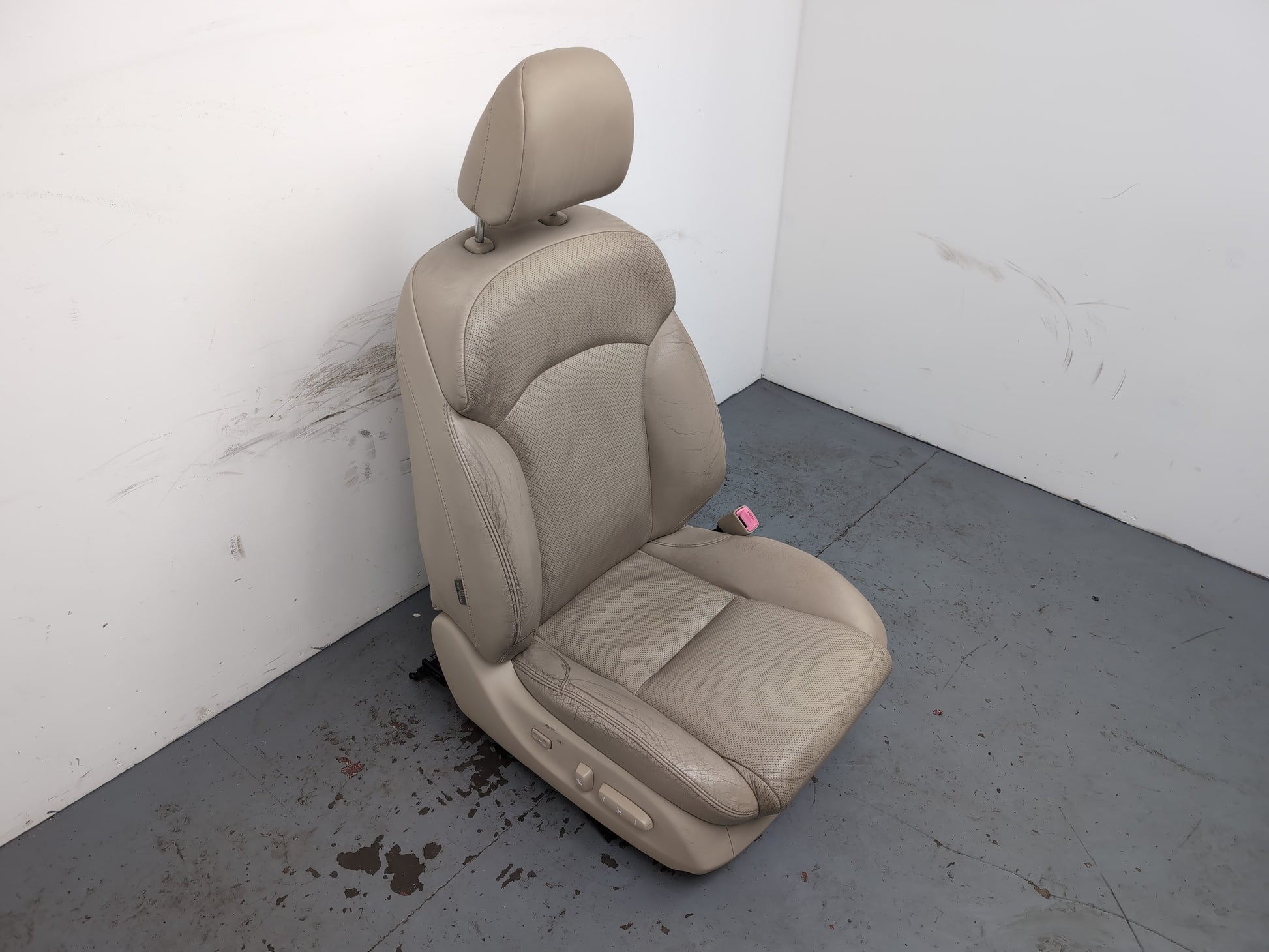 Seat Front LH 3