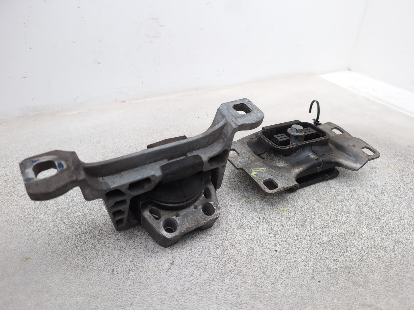 Set Of Engine Mounts LH + RH 3
