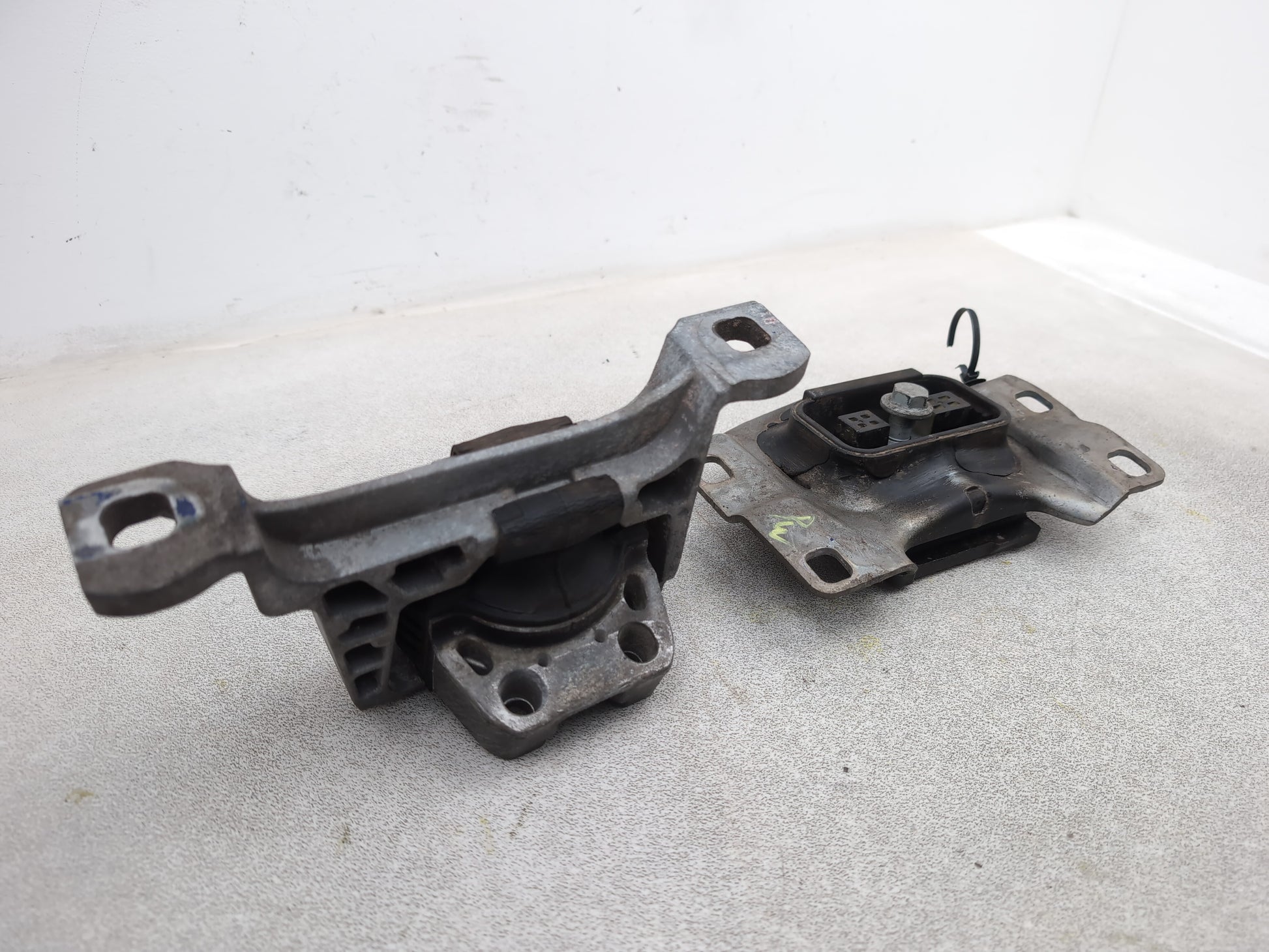 Set Of Engine Mounts LH + RH 3