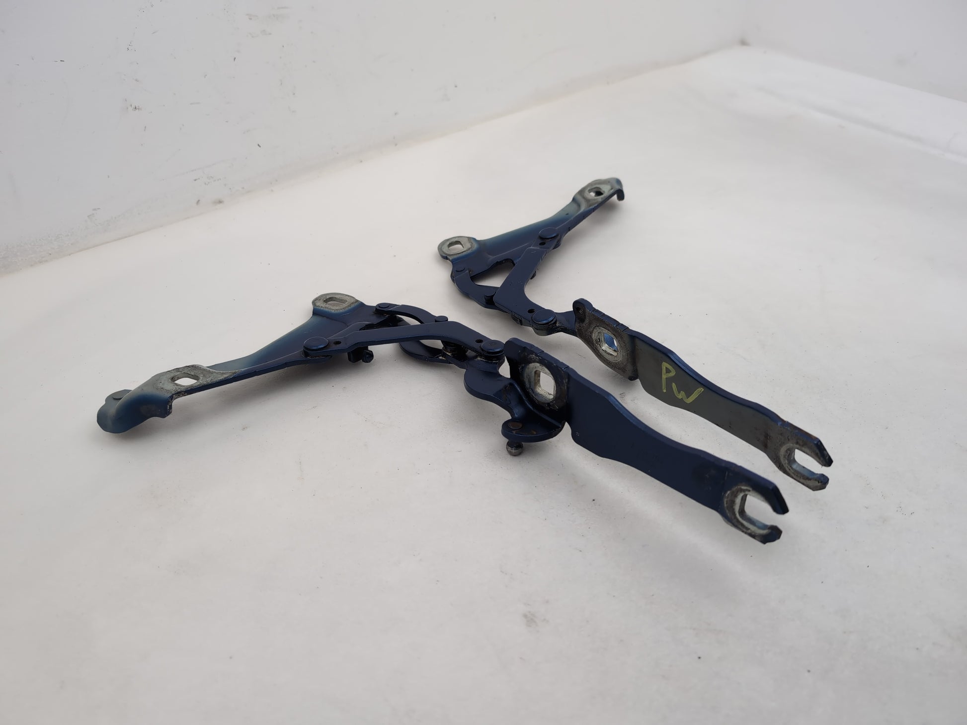 Bonnet Hinges 3