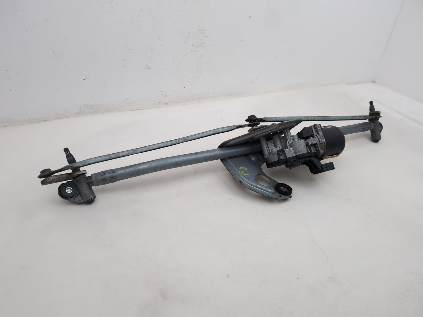Front Wiper Motor & Mechanism / Linkage 3