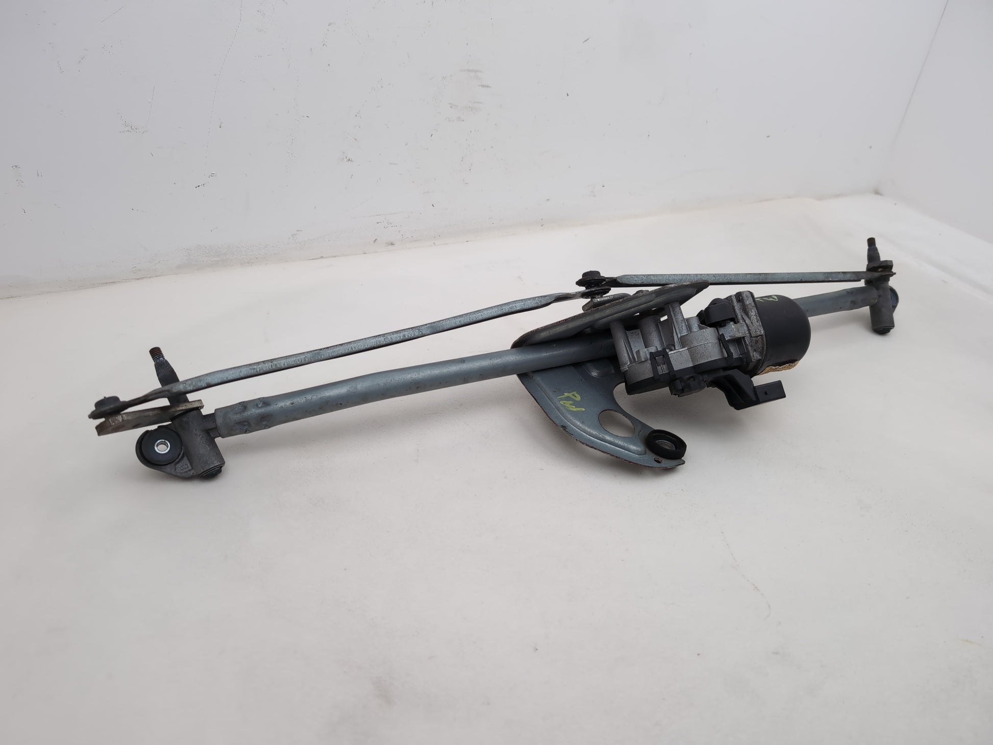 Front Wiper Motor & Mechanism / Linkage 3