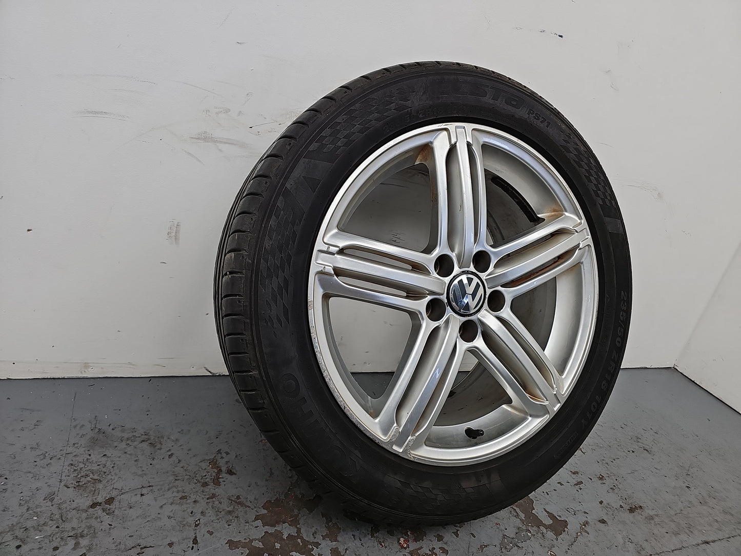 Volkswagen Tiguan Se 4motion Tsi Wheel With Tyre 235/50 R18 65718x8jj - photo 3