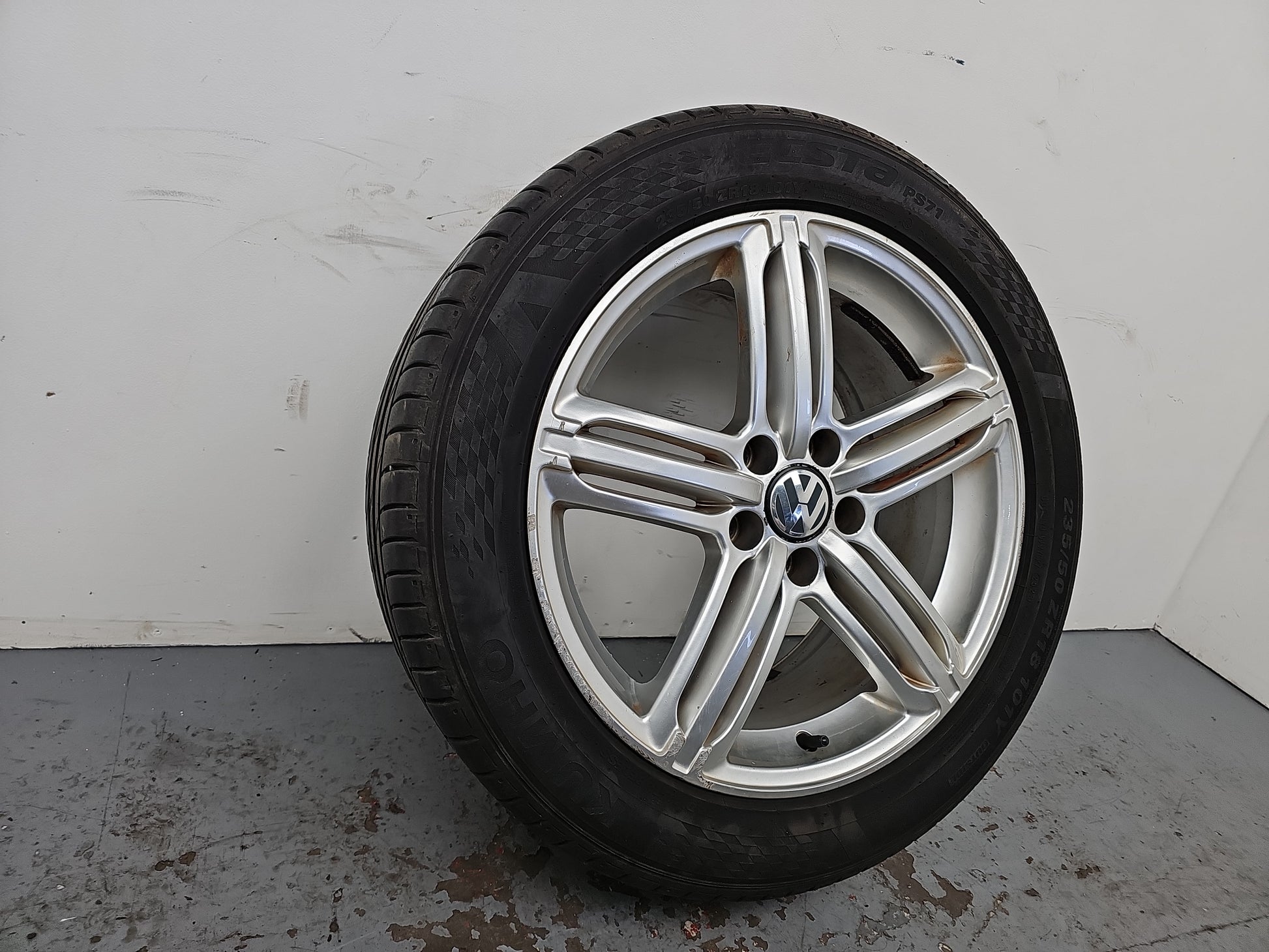 Volkswagen Tiguan Se 4motion Tsi Wheel With Tyre 235/50 R18 65718x8jj - photo 3