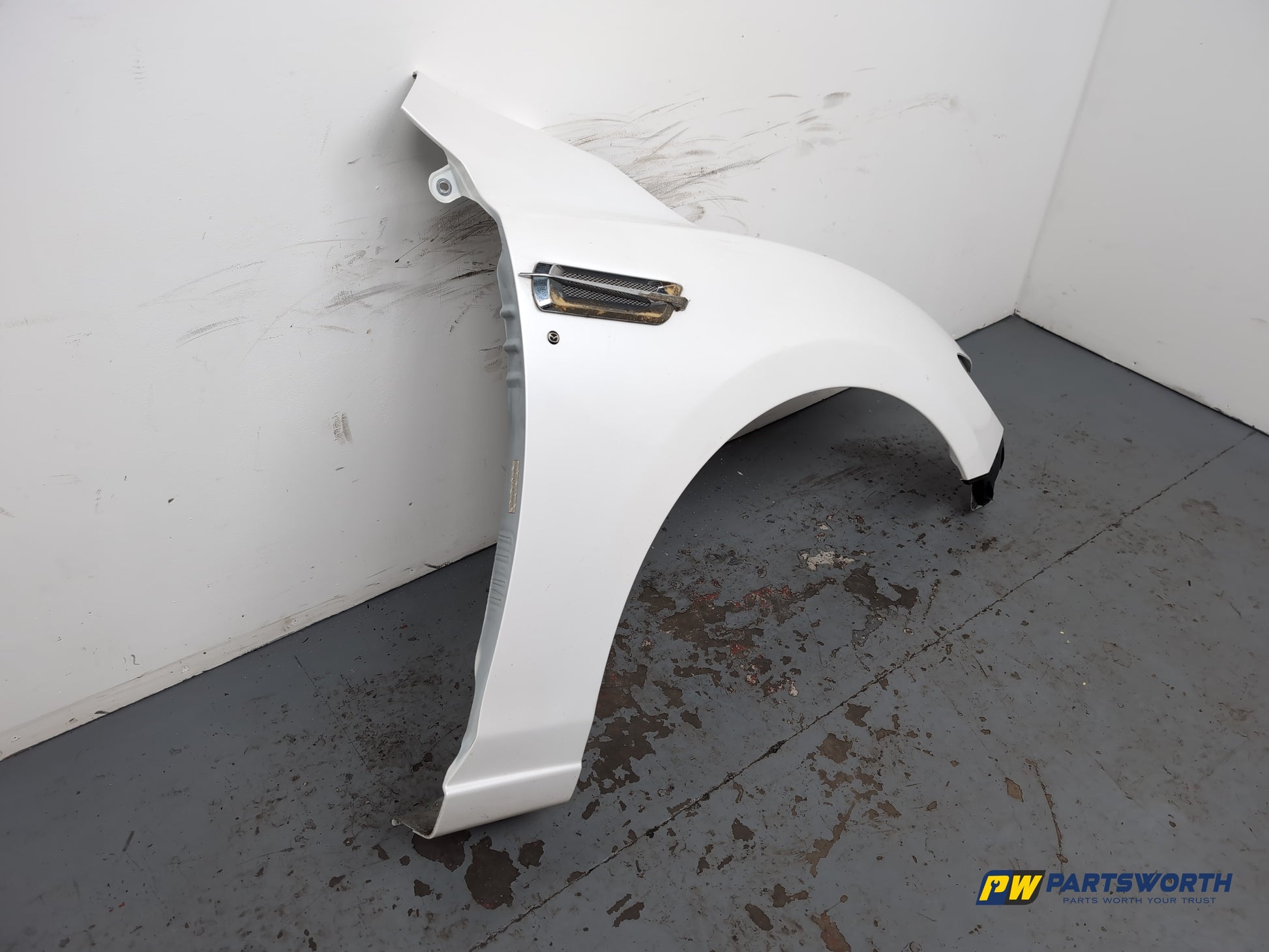 Wing Front RH 11