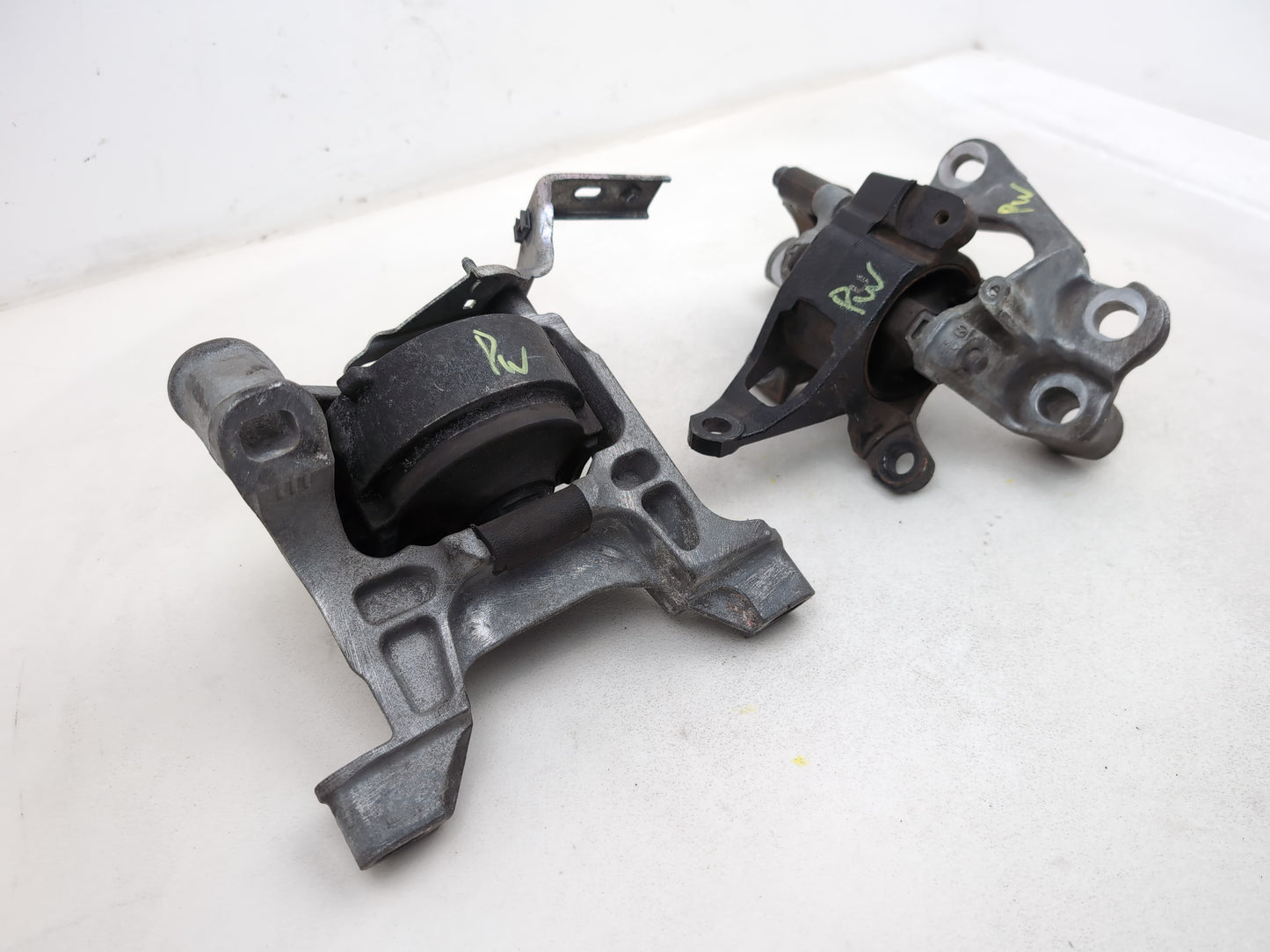 Set Of Engine Mounts LH + RH 3