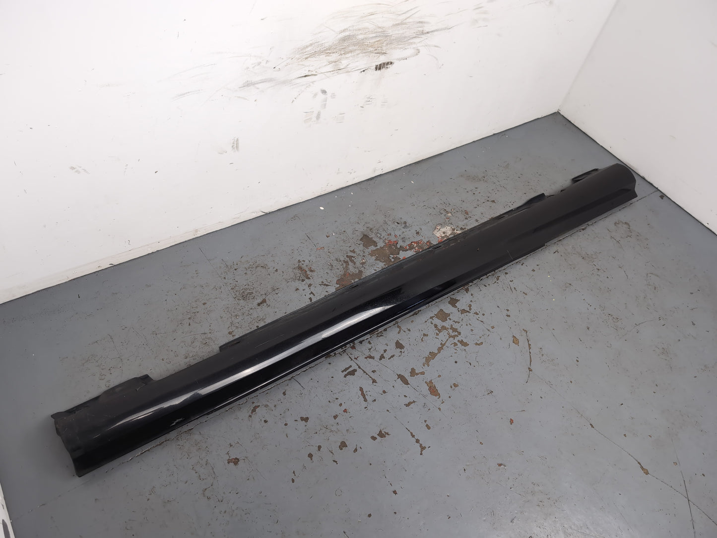 Side Skirt RH 3
