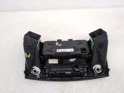 Radio - DAB/CD Player, Display screen + Facia  9