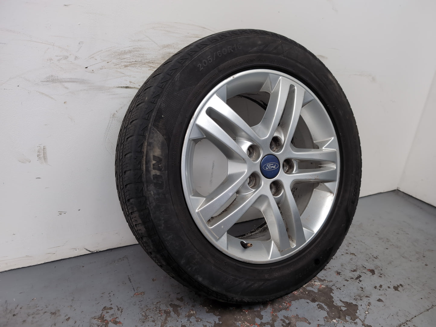 Ford Galaxy Zetec Tdci Auto Wheel With Tyre 205/60 R16 Am2j1007aa - photo 3
