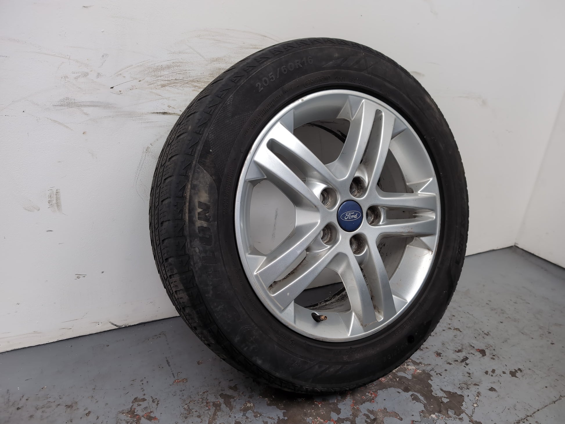 Ford Galaxy Zetec Tdci Auto Wheel With Tyre 205/60 R16 Am2j1007aa - photo 3