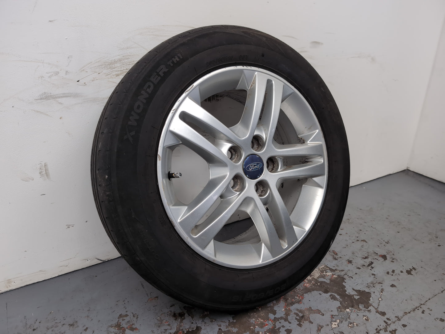 Ford Galaxy Zetec Tdci Auto Wheel With Tyre 205/60 R16 Am2j1007aa - photo 3