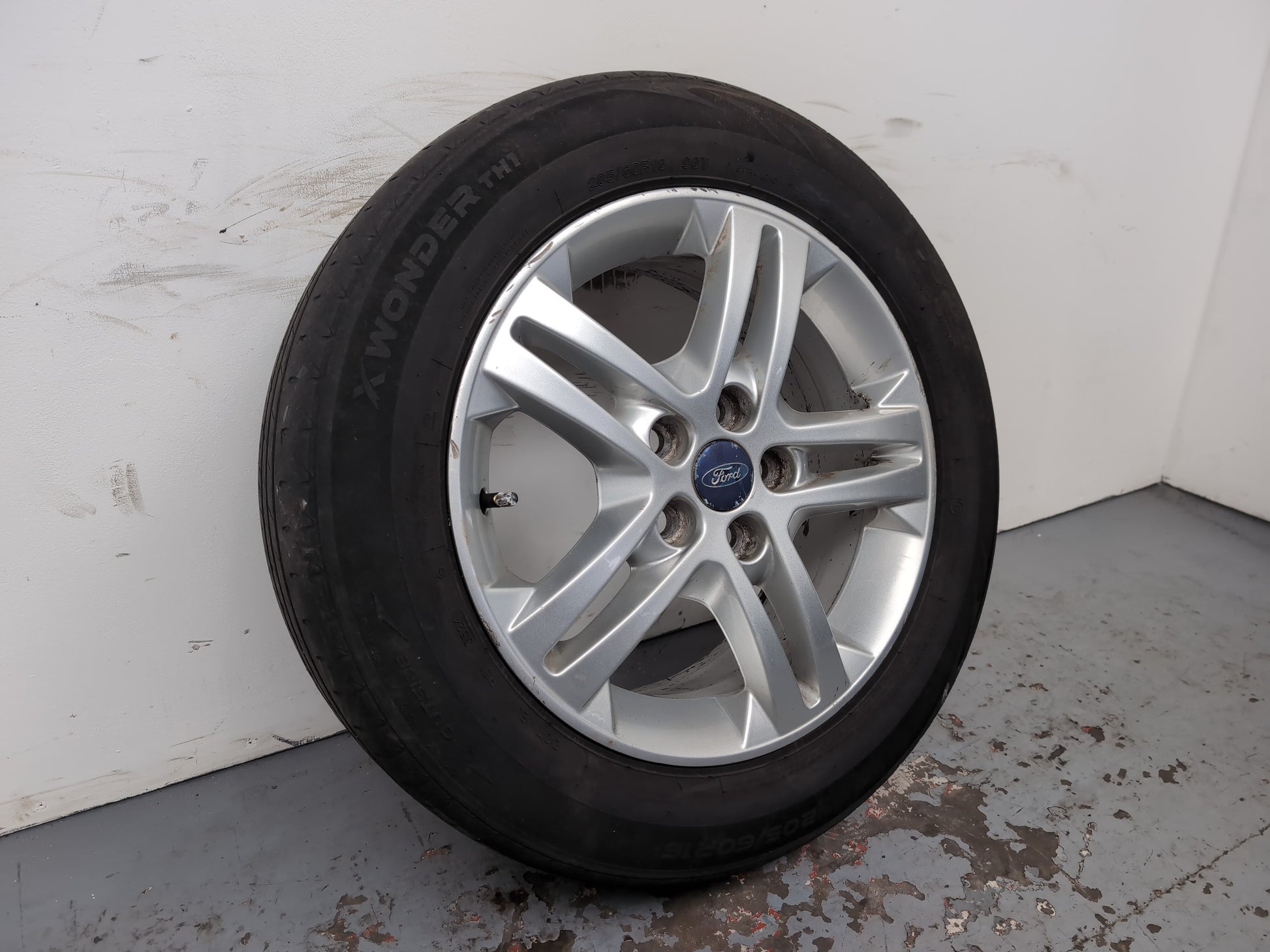 Ford Galaxy Zetec Tdci Auto Wheel With Tyre 205/60 R16 Am2j1007aa - photo 3