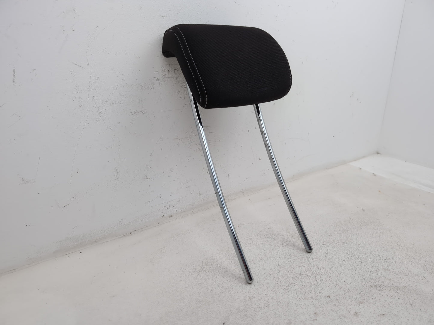 Rear Headrest 3