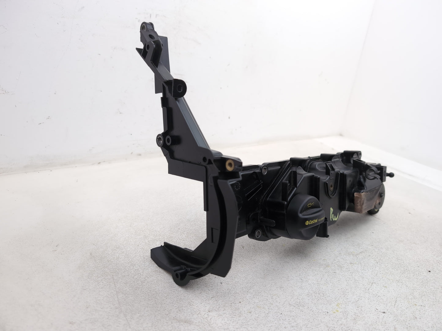Camshaft Cover  3